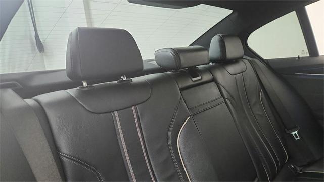 Photo of 2018 Glacier Silver Metallic BMW 530e
