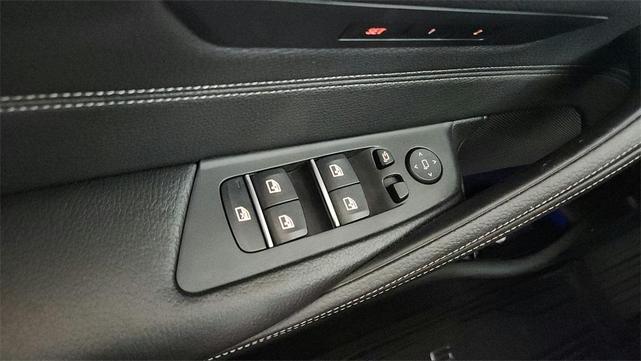 Photo of 2018 Glacier Silver Metallic BMW 530e
