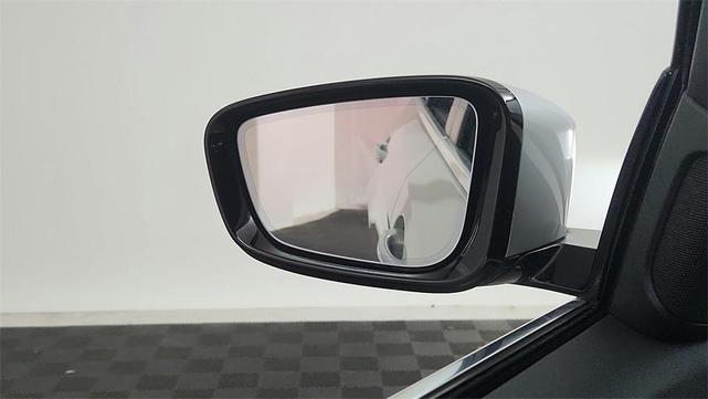 Photo of 2018 Glacier Silver Metallic BMW 530e