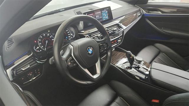 Photo of 2018 Glacier Silver Metallic BMW 530e