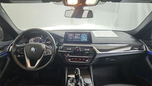Photo of 2018 Glacier Silver Metallic BMW 530e