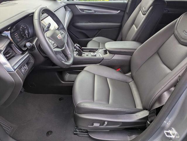 Photo of 2024 Silver Metallic Cadillac XT5