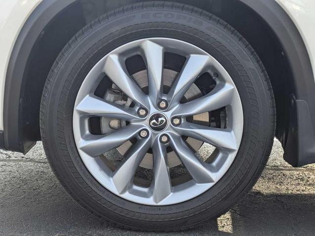 Photo of 2019 Majestic White INFINITI QX50