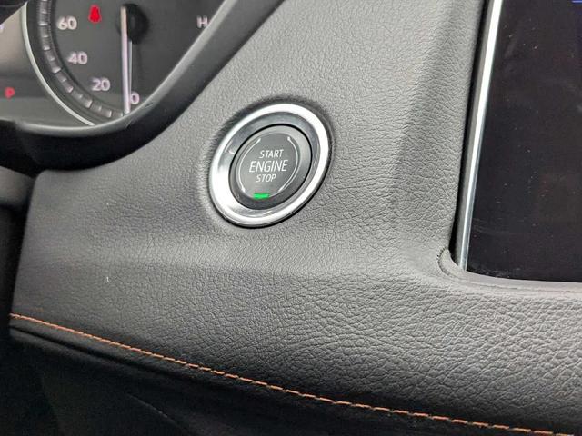 Photo of 2019 Crystal White Tri-Coat Cadillac XT4
