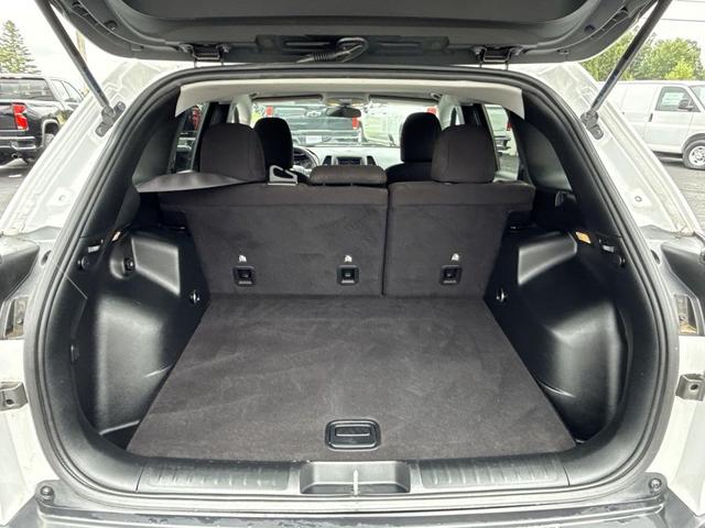Photo of 2020 Bright White Clearcoat Jeep Cherokee