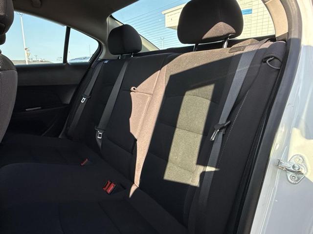 Photo of 2014 Summit White Chevrolet Cruze