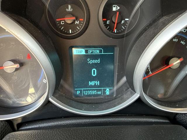 Photo of 2014 Summit White Chevrolet Cruze