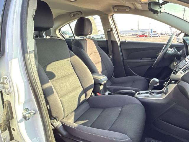 Photo of 2014 Summit White Chevrolet Cruze