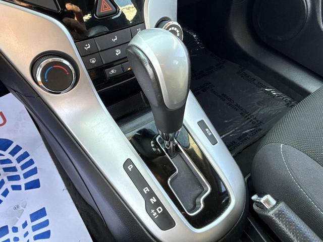 Photo of 2014 Summit White Chevrolet Cruze
