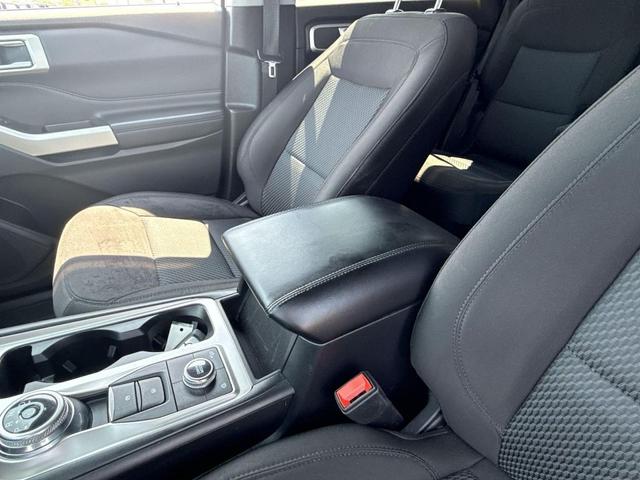 Photo of 2022 Carbonized Gray Metallic Ford Explorer