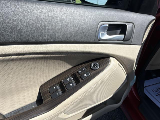 Photo of 2015 MAROON Kia Optima