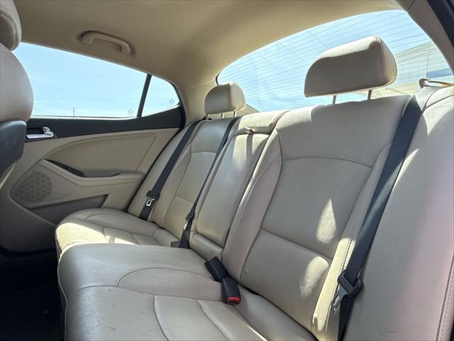 Photo of 2015 MAROON Kia Optima