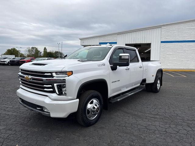 Photo of 2022 Iridescent Pearl Tricoat Chevrolet Silverado 3500