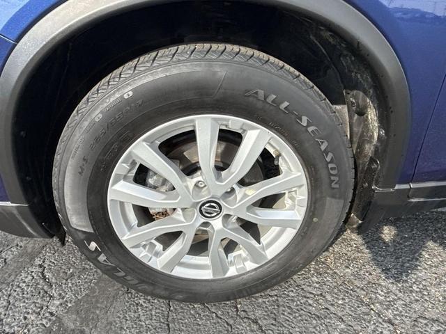 Photo of 2017 Caspian Blue Nissan Rogue