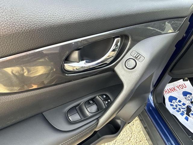 Photo of 2017 Caspian Blue Nissan Rogue