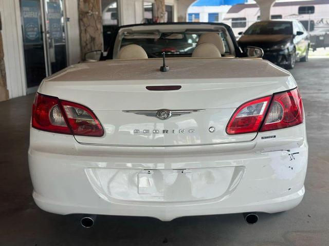 Photo of 2008 White Chrysler Sebring