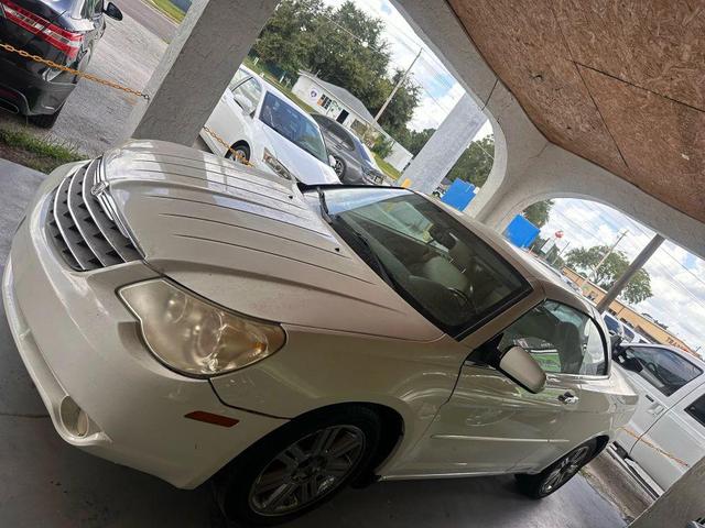 Photo of 2008 White Chrysler Sebring