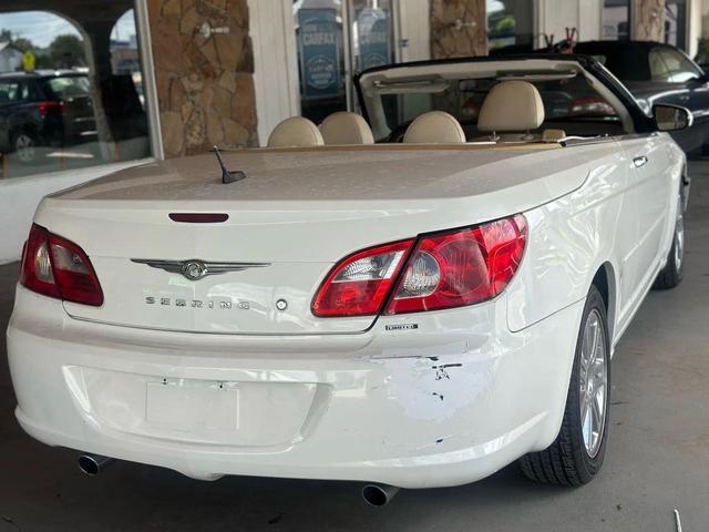 Photo of 2008 White Chrysler Sebring
