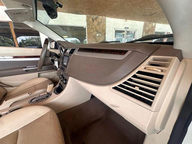 Photo of 2008 White Chrysler Sebring
