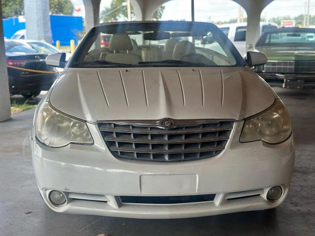 Photo of 2008 White Chrysler Sebring