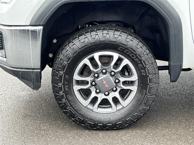 Photo of 2023 Summit White GMC Sierra 2500