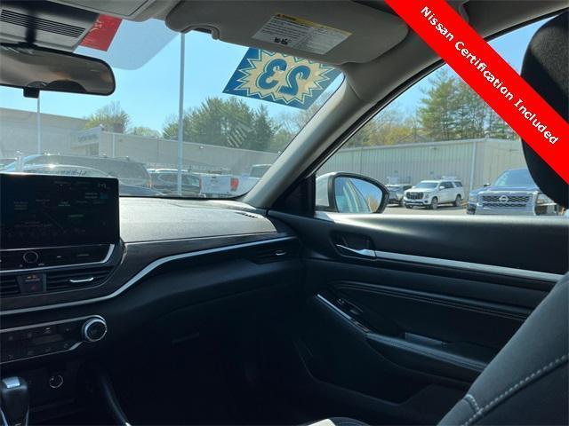Photo of 2023 White Nissan Altima