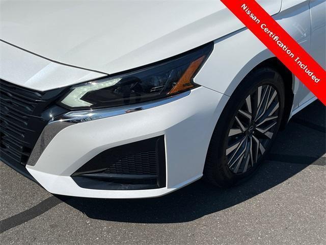 Photo of 2023 White Nissan Altima