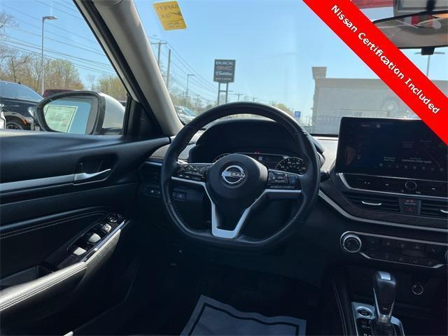 Photo of 2023 White Nissan Altima