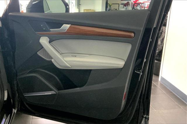 Photo of 2022 Black Audi Q5