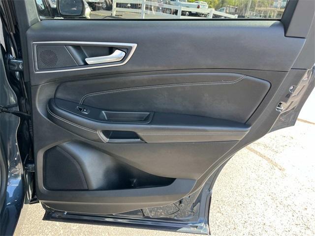 Photo of 2022 Blue Metallic Ford Edge