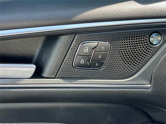 Photo of 2022 Blue Metallic Ford Edge