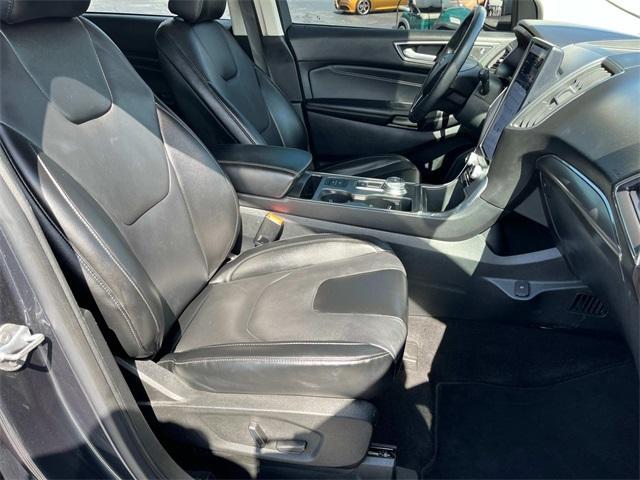 Photo of 2022 Blue Metallic Ford Edge