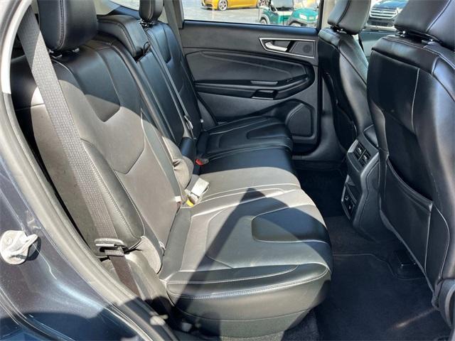 Photo of 2022 Blue Metallic Ford Edge