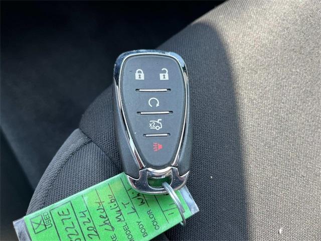 Photo of 2024 Summit White Chevrolet Malibu