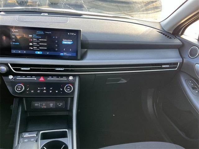 Photo of 2024 White Hyundai SONATA