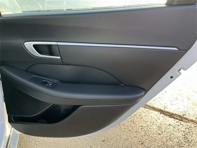 Photo of 2024 White Hyundai SONATA