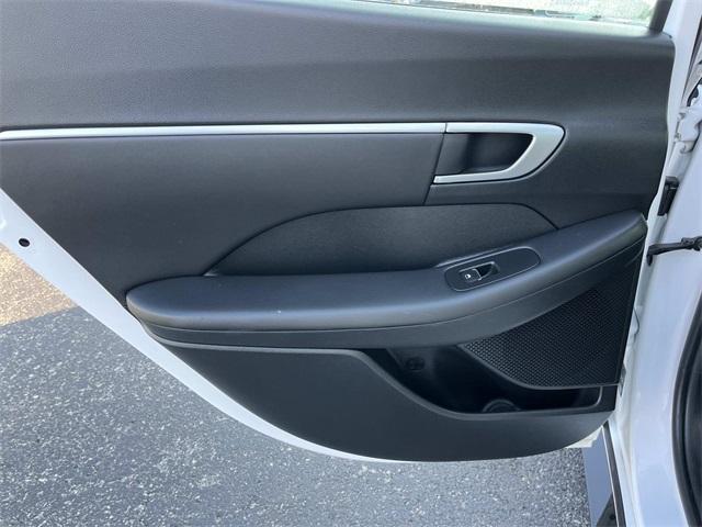 Photo of 2024 White Hyundai SONATA