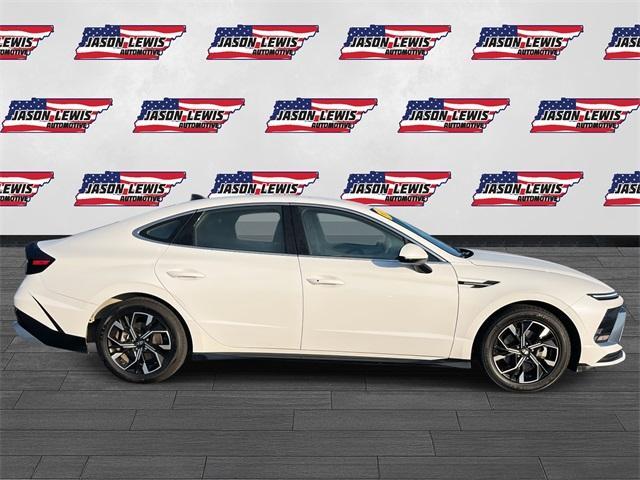 Photo of 2024 White Hyundai SONATA