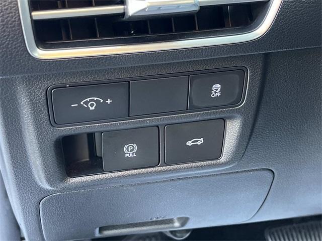 Photo of 2024 White Hyundai SONATA