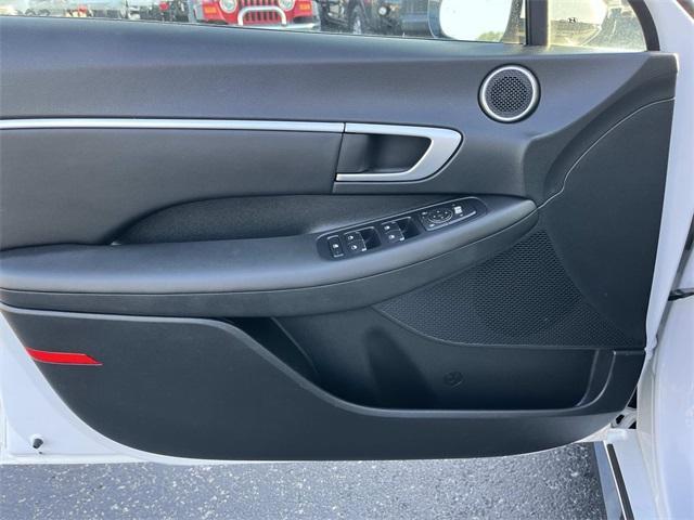 Photo of 2024 White Hyundai SONATA