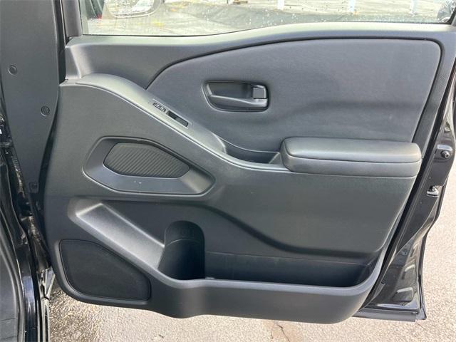 Photo of 2024 Black Nissan Frontier