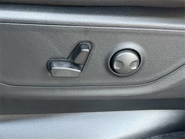 Photo of 2025 Granite Crystal Clearcoat Metallic RAM 1500