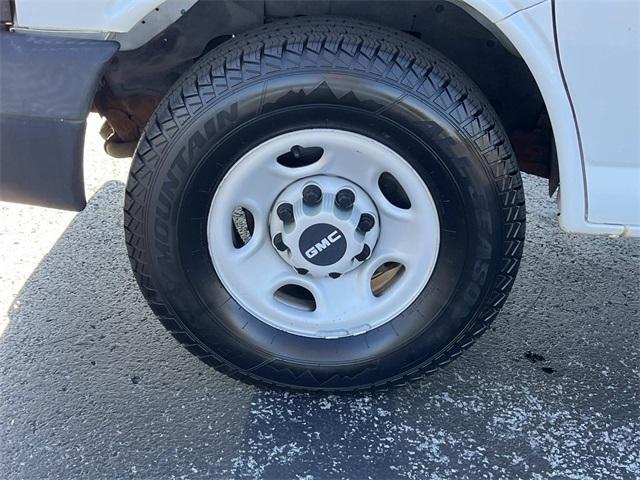 Photo of 2008 Summit White GMC Savana 2500