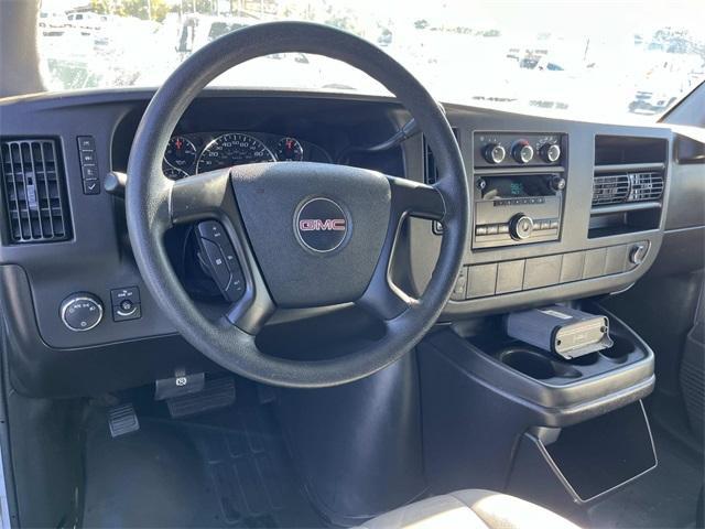 Photo of 2008 Summit White GMC Savana 2500
