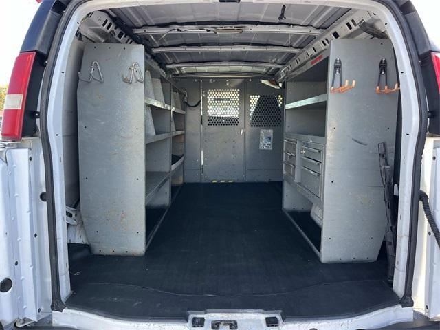 Photo of 2008 Summit White GMC Savana 2500