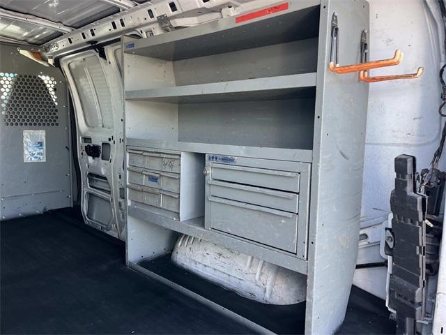 Photo of 2008 Summit White GMC Savana 2500