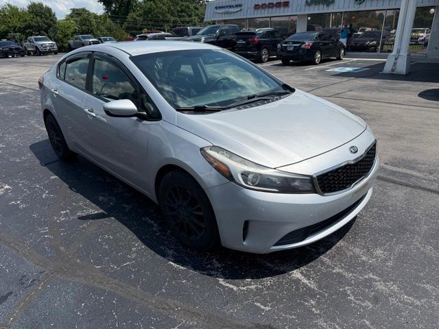 Photo of 2017 Silky Silver Kia Forte