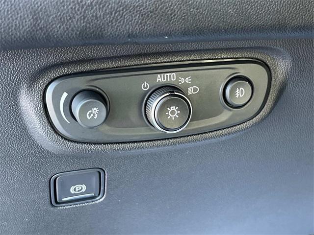 Photo of 2023 Summit White GMC Terrain