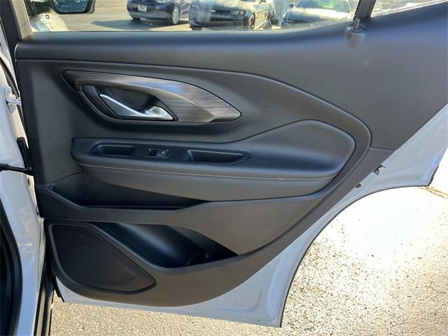 Photo of 2023 Summit White GMC Terrain