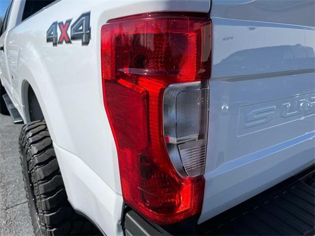 Photo of 2017 Oxford White Ford F-350